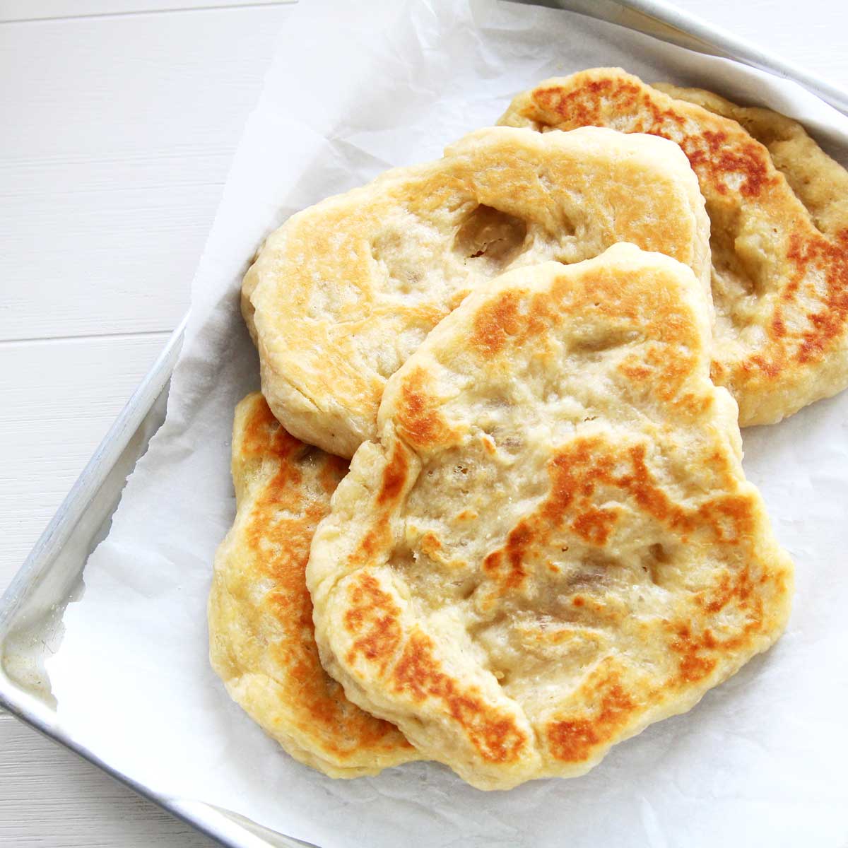 Garlic Naan dish on the Tabble QR menu