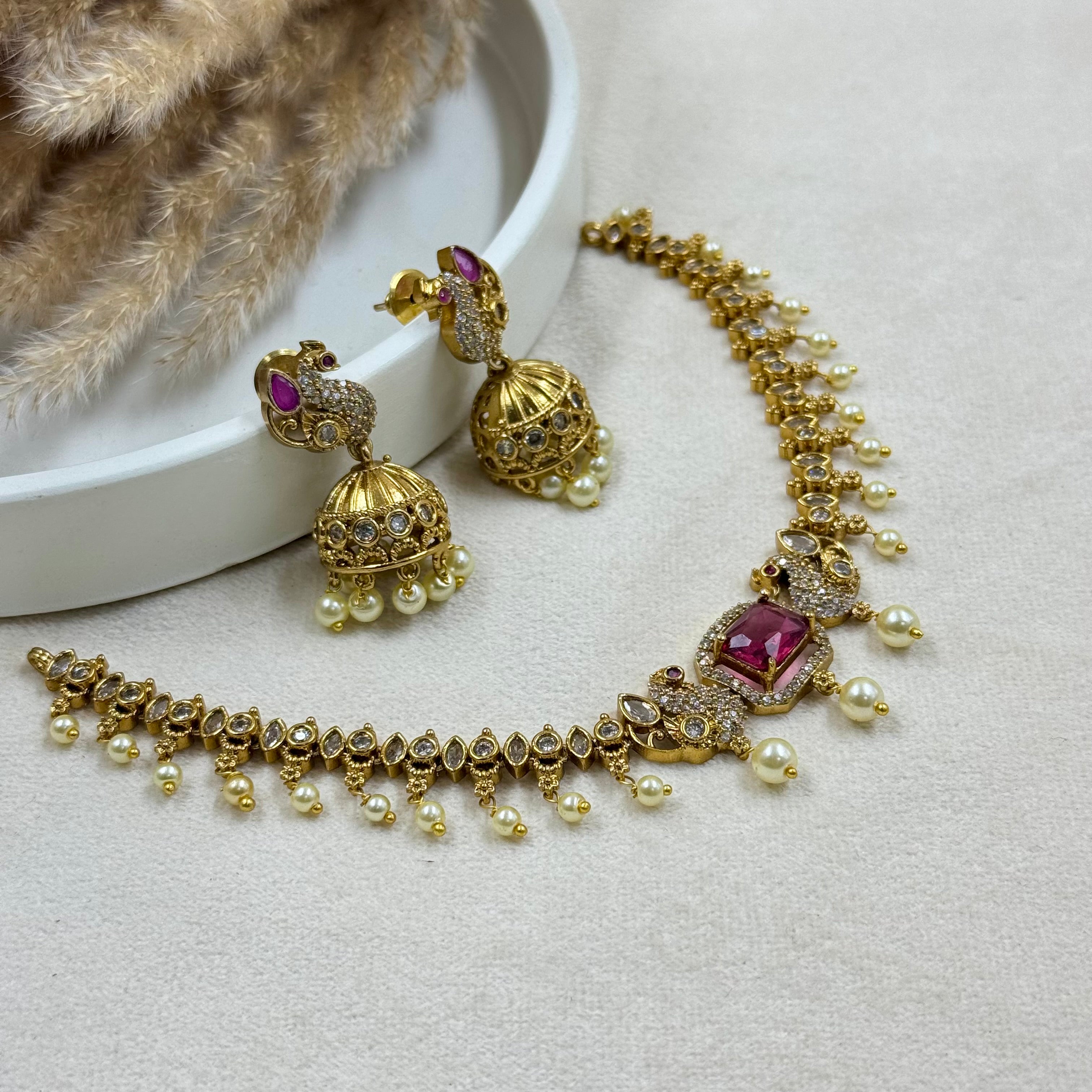 Traditional gold necklace set