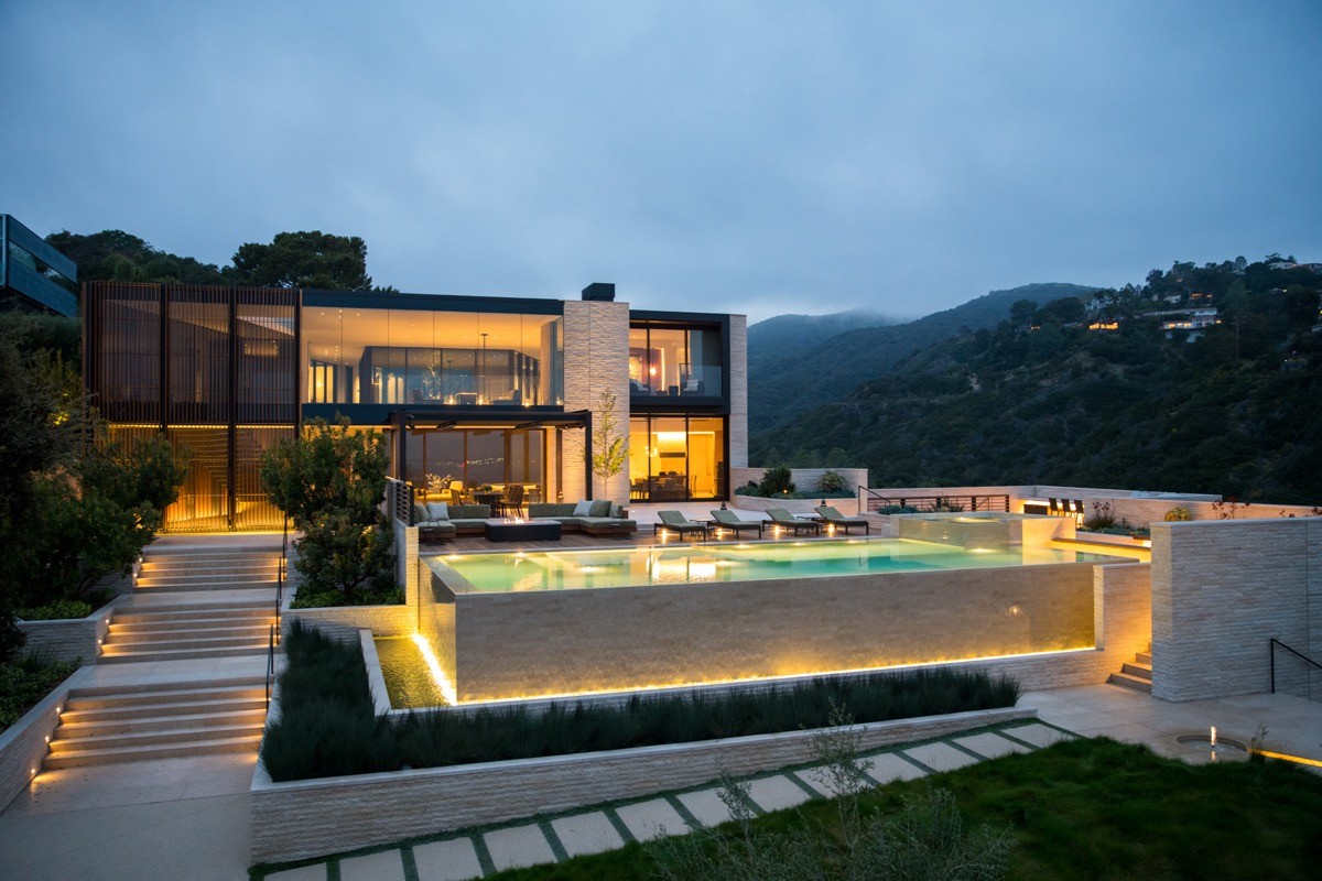 Hillcrest Modern — Modern House in Hollywood Hills, Los Angeles